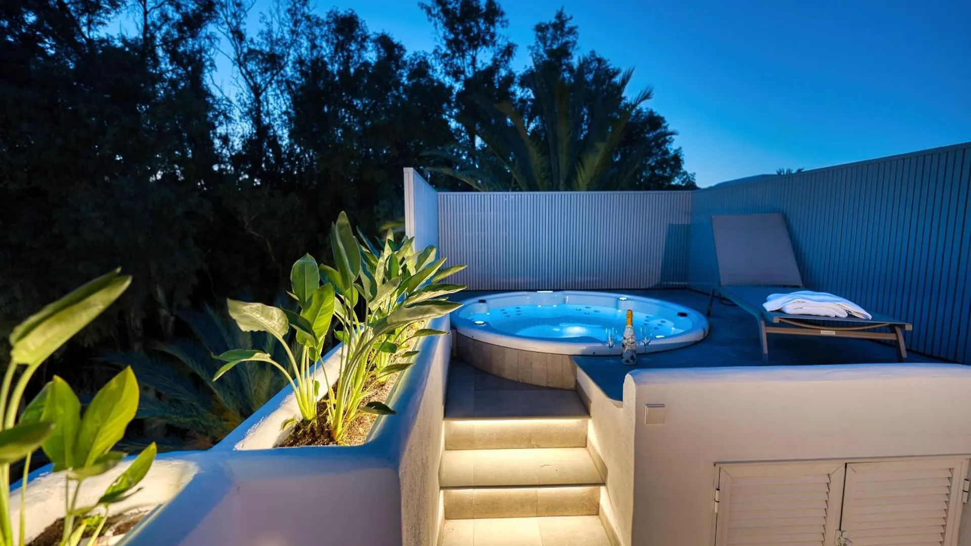 1081 Luxurious Beachfront Penthouse With Private Jacuzzi 마르베야 0*,  스페인