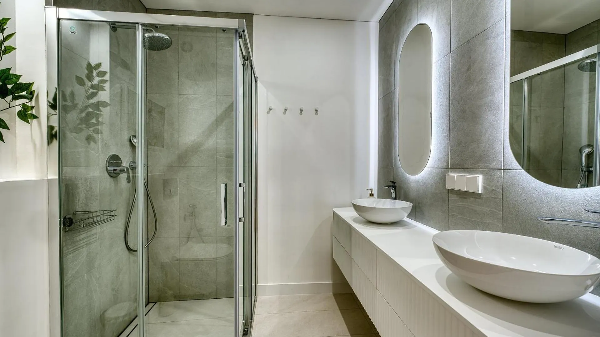 1081 Luxurious Beachfront Penthouse With Private Jacuzzi Marbella