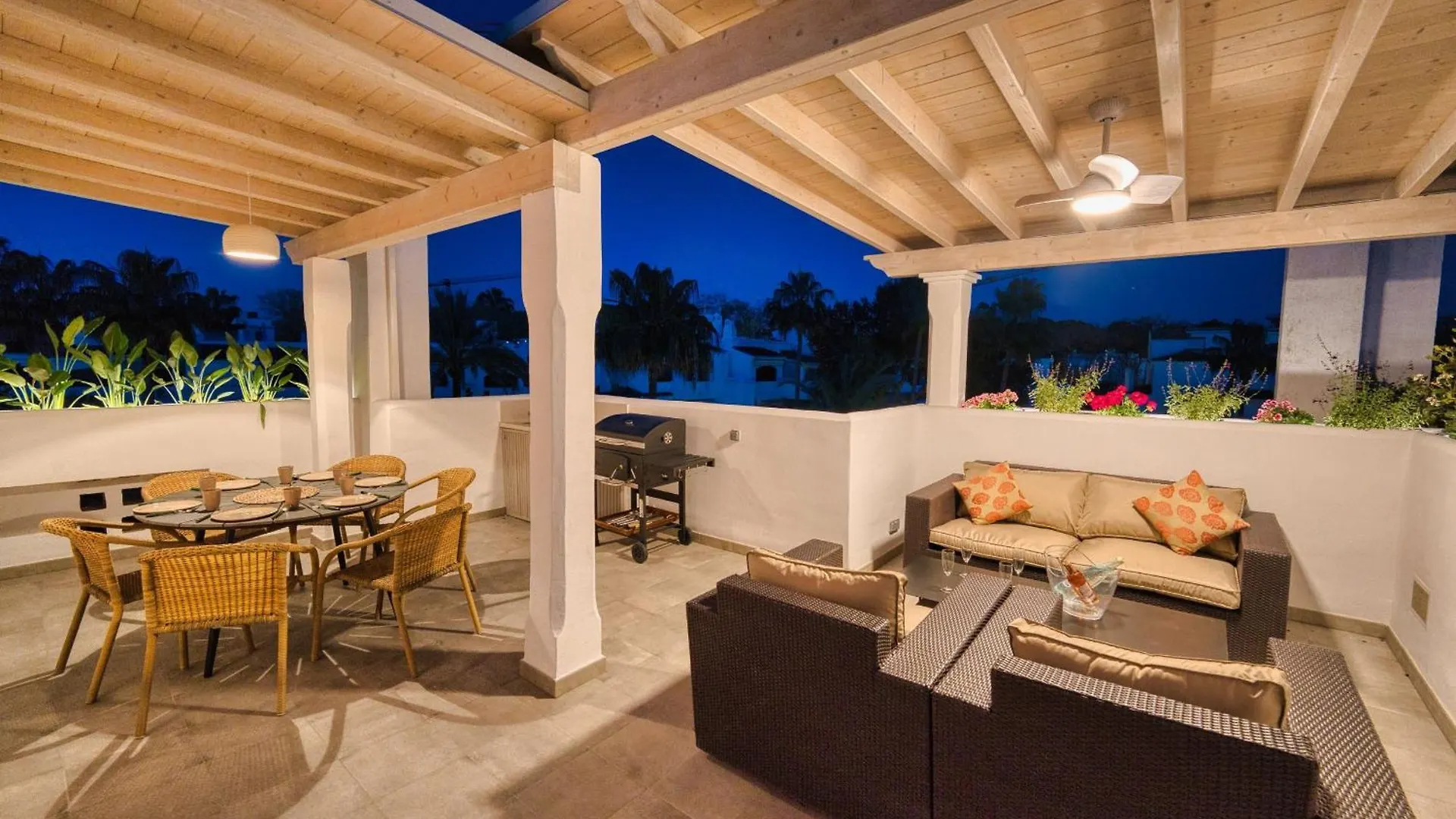 1081 Luxurious Beachfront Penthouse With Private Jacuzzi Marbella Appartement