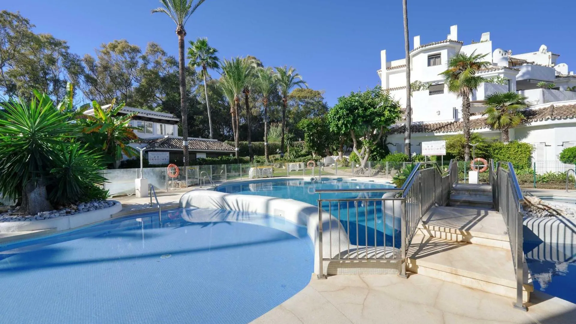 Appartement 1081 Luxurious Beachfront Penthouse With Private Jacuzzi Marbella
